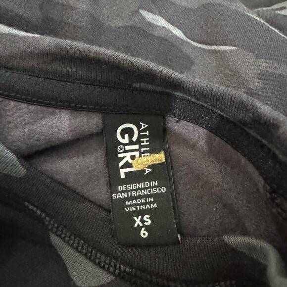 NWT Athleta Girl Cozy Cross Your Fingers Sweatshirt Black/Gray Camo Size XS/6 - Picture 9 of 10
